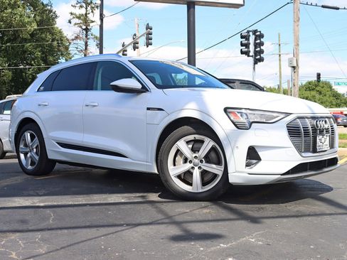 Used 2019 Audi e-tron Premium Plus image 2