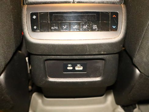 Used 2022 Nissan Pathfinder SV image 39