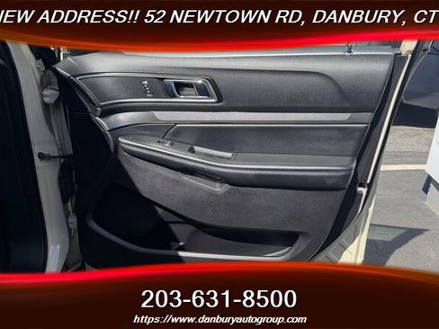 Used 2018 Ford Explorer XLT w/ Equipment Group 202A AWD/4WD image 11