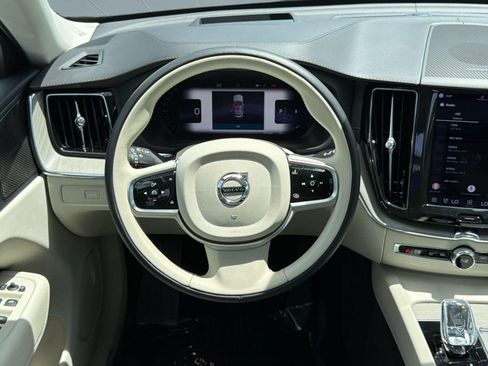 Certified 2023 Volvo XC60 B5 Ultimate w/ Climate Package FWD image 16