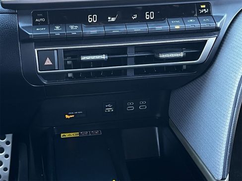 Used 2025 Toyota Camry SE image 18