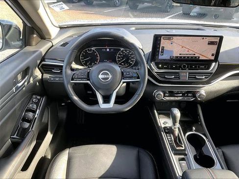 Certified 2024 Nissan Altima 2.0 SR image 17