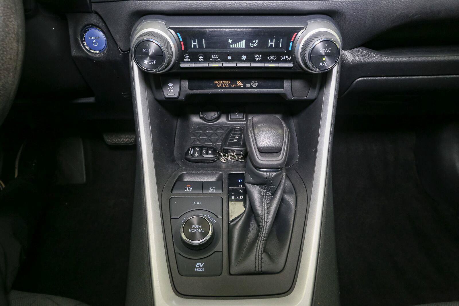 Used 2021 Toyota RAV4 XLE AWD/4WD image 30