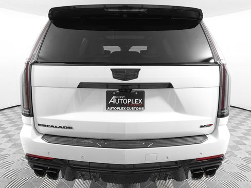 Used 2026 Cadillac Escalade V w/ LPO, ONYX Package AWD/4WD image 6
