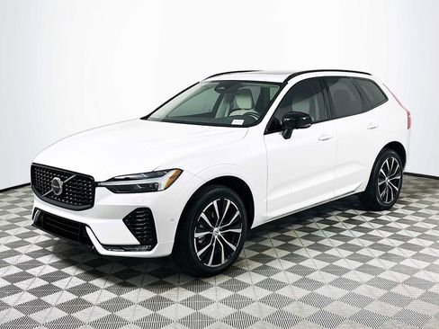 Certified 2025 Volvo XC60 B5 Plus w/ Protection Package Premier image 3