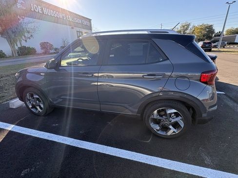 Used 2025 Hyundai Venue Limited image 2