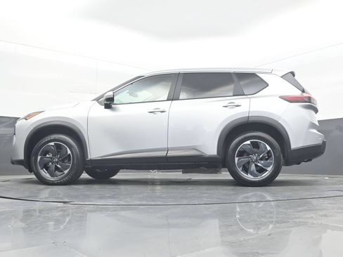 Used 2025 Nissan Rogue SV FWD image 31