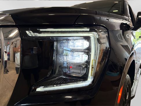 Used 2022 GMC Yukon SLT w/ SLT Premium Package AWD/4WD image 14