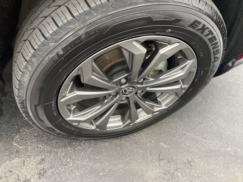 Certified 2022 Toyota RAV4 XLE Premium image 4