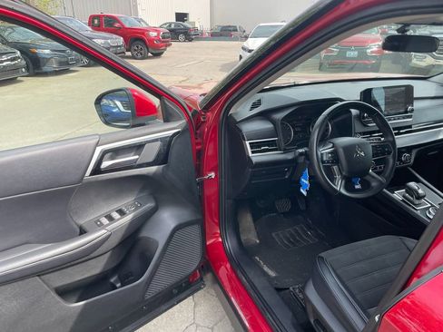 Used 2024 Mitsubishi Outlander SE Black Edition AWD/4WD image 10