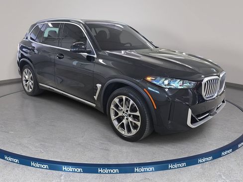 Used 2024 BMW X5 xDrive40i w/ Premium Package AWD/4WD image 3