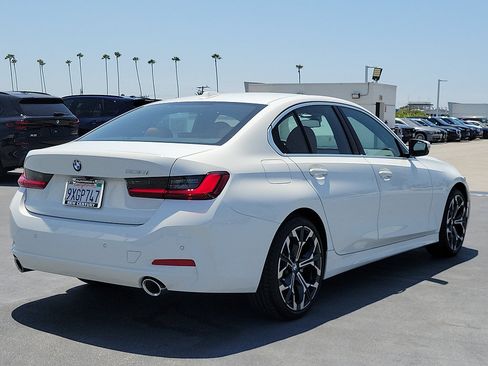 Used 2026 BMW 330i Sedan w/ Convenience Package RWD image 3