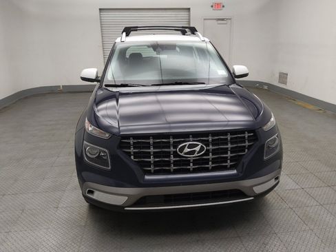 Used 2021 Hyundai Venue FWD image 14