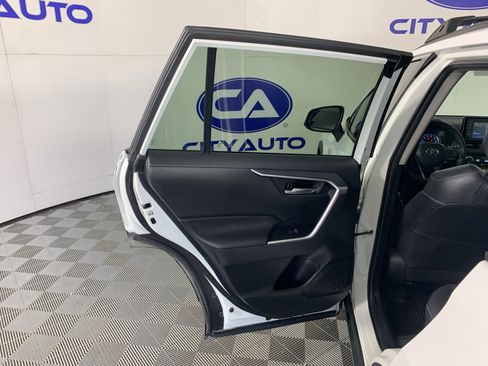 Used 2019 Toyota RAV4 XLE Premium FWD image 31