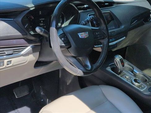Used 2019 Cadillac XT4 Luxury w/ Cold Weather Package AWD/4WD image 10