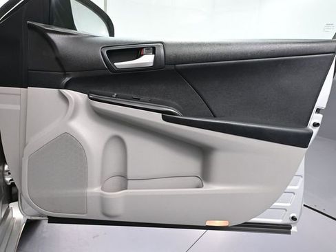 Used 2012 Toyota Camry LE image 38