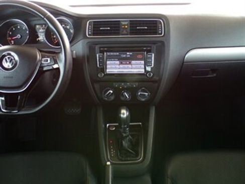 Used 2015 Volkswagen Jetta SE image 32