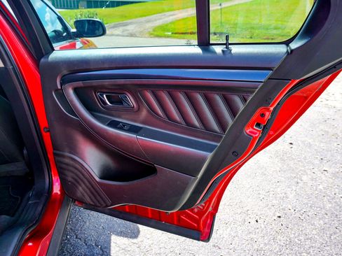 Used 2010 Ford Taurus SHO image 30