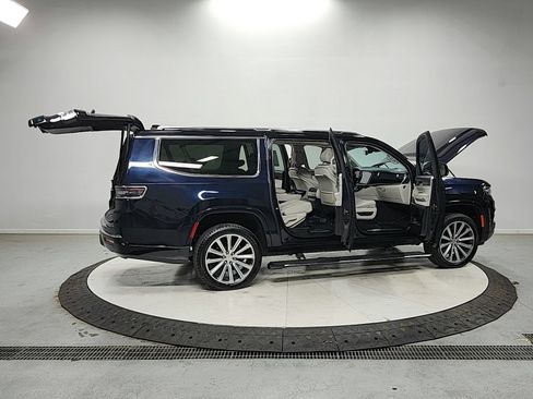 Used 2023 Jeep Grand Wagoneer L Series II w/ Convenience Group III AWD/4WD image 16