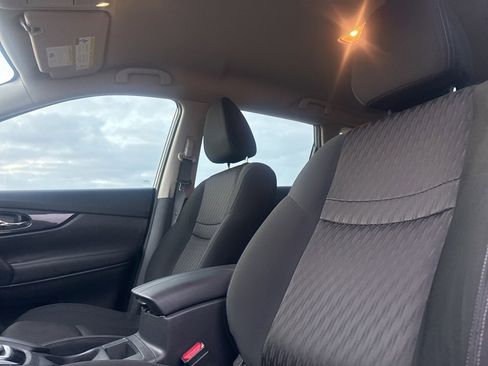 Used 2018 Nissan Rogue S image 38