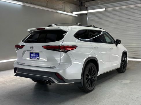 Used 2023 Toyota Highlander XSE AWD/4WD image 7
