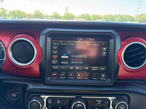 Used 2021 Jeep Gladiator Rubicon AWD/4WD image 15