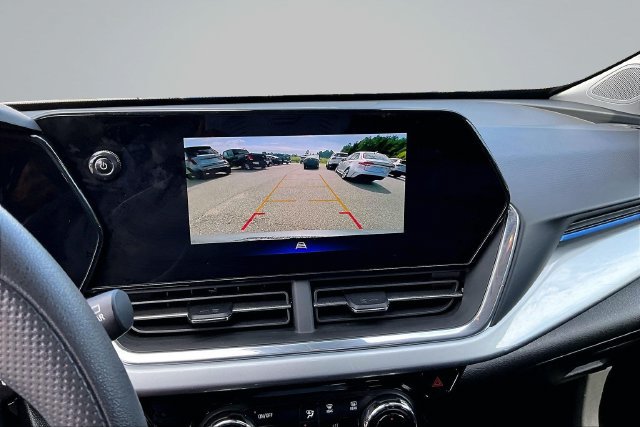 Used 2025 Chevrolet Trax LT FWD image 14
