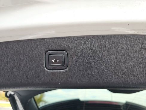 Used 2022 Chevrolet Blazer LT FWD image 12