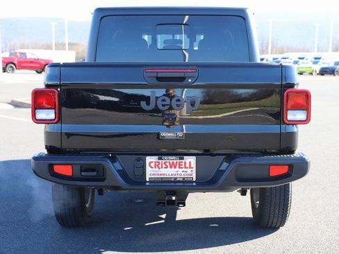 Used 2023 Jeep Gladiator Sport image 4