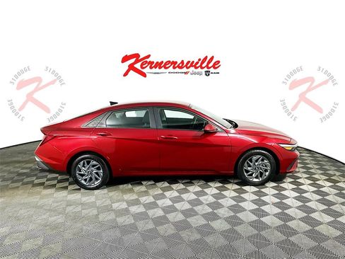 Used 2024 Hyundai Elantra SEL image 8