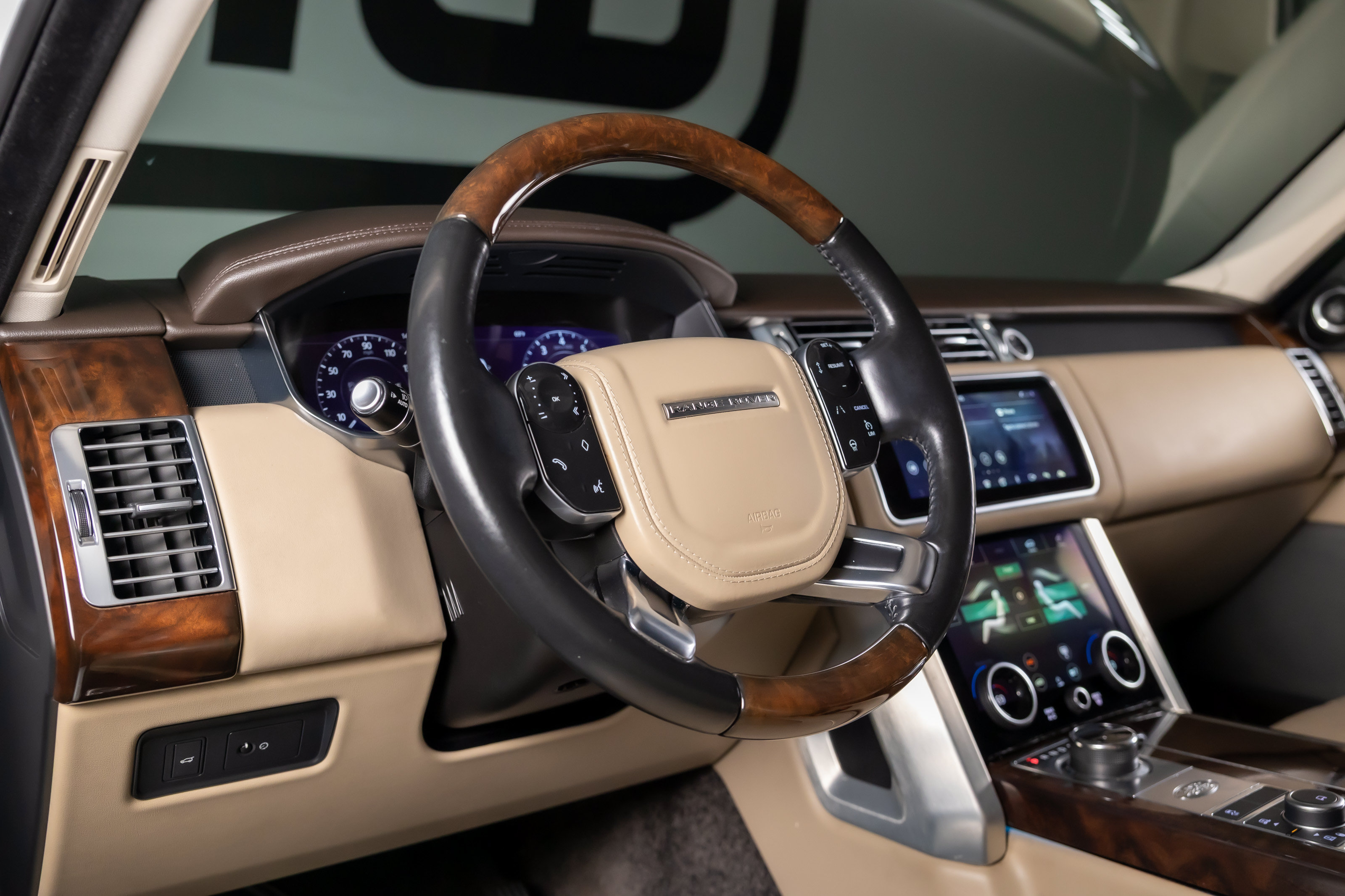 Used 2019 Land Rover Range Rover Supercharged AWD/4WD image 28