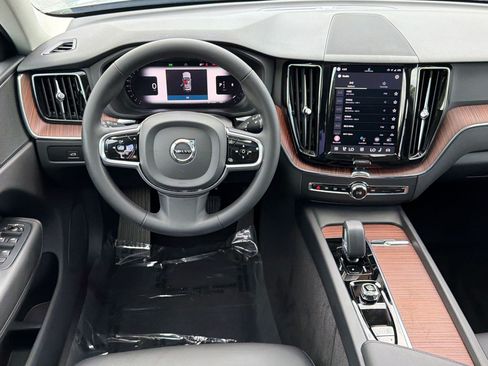 Certified 2024 Volvo XC60 B5 Plus w/ Protection Package Premier AWD/4WD image 29