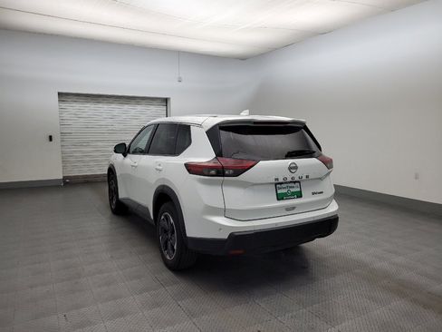 Used 2024 Nissan Rogue SV AWD/4WD image 5