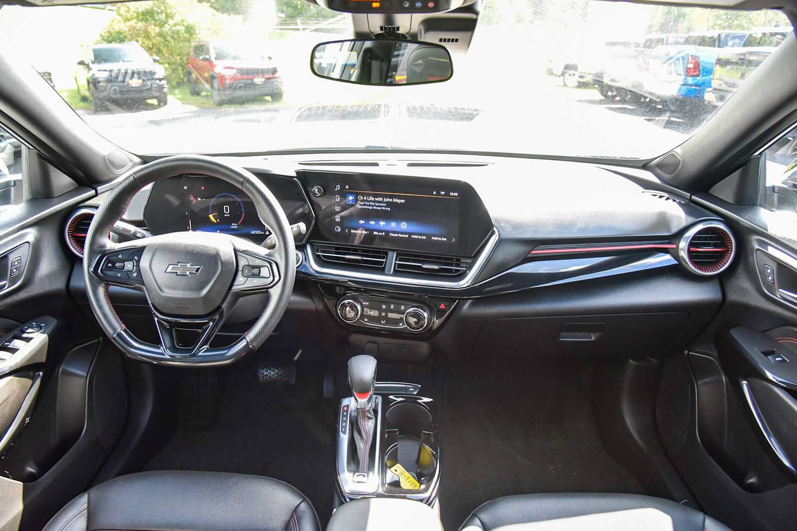 Used 2025 Chevrolet Trax RS FWD image 18