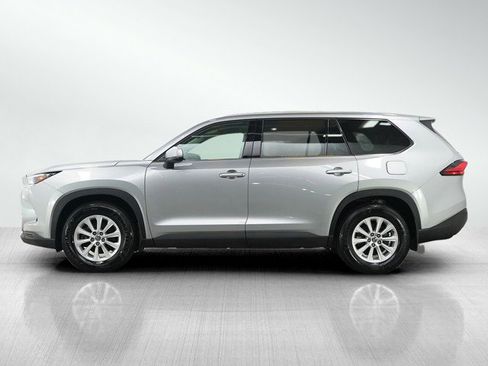 Used 2024 Toyota Grand Highlander XLE image 2