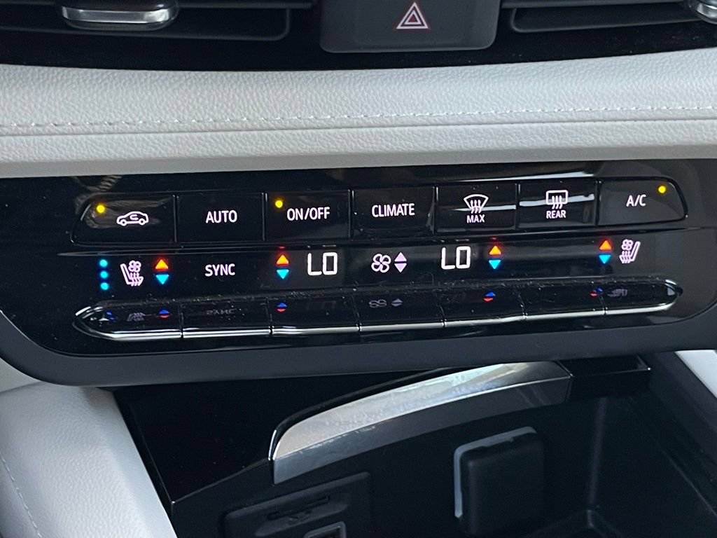 Used 2023 Buick Envision Avenir FWD image 20