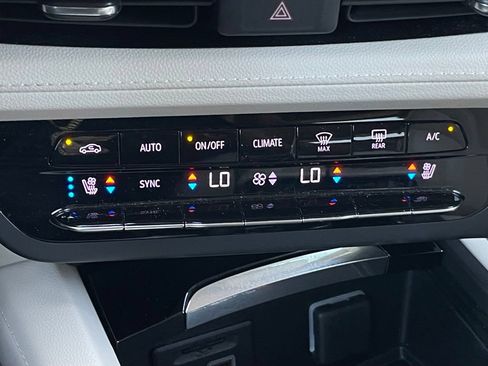 Used 2023 Buick Envision Avenir FWD image 20