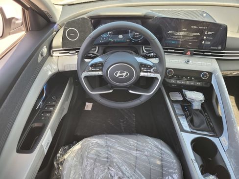 New 2026 Hyundai Elantra Limited FWD image 10