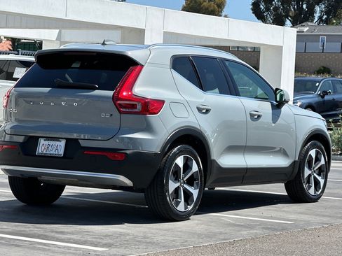 Certified 2025 Volvo XC40 B5 Plus AWD/4WD image 4