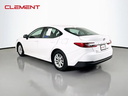 Used 2025 Toyota Camry LE w/ Convenience Package FWD image 9
