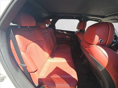 Used 2018 Bentley Bentayga Activity image 19