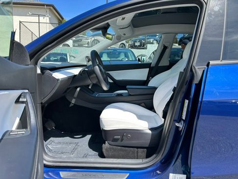 Used 2021 Tesla Model Y Long Range image 11