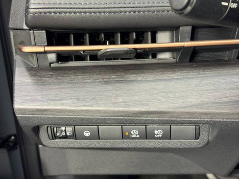 Used 2023 Nissan Ariya Venture+ image 16