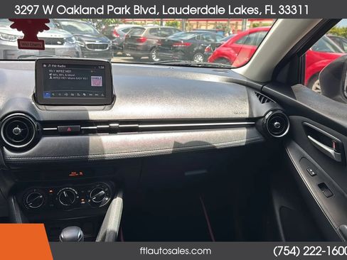 Used 2019 Toyota Yaris LE FWD image 30