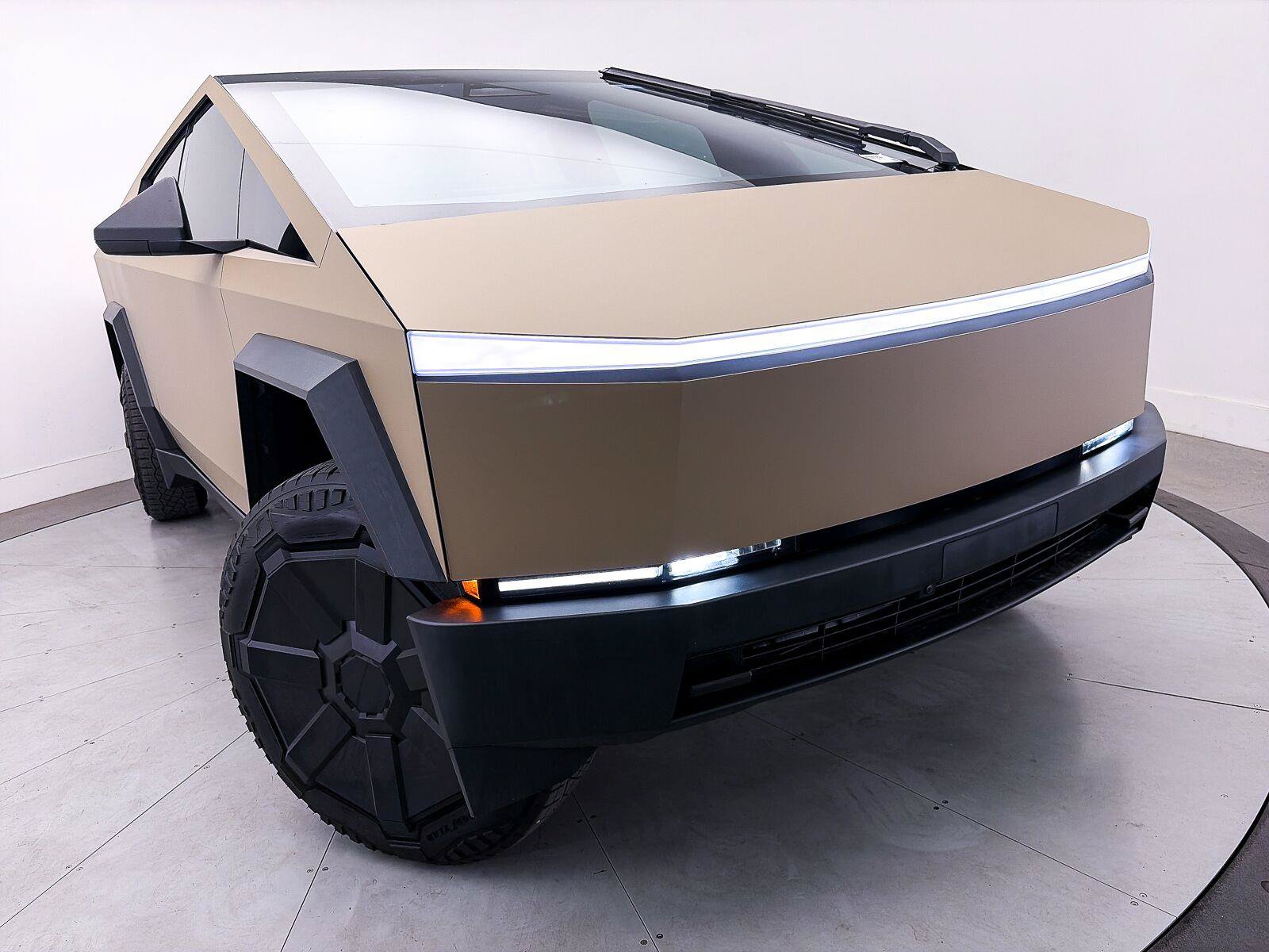 Used 2024 Tesla Cybertruck AWD Crew Cab image 3