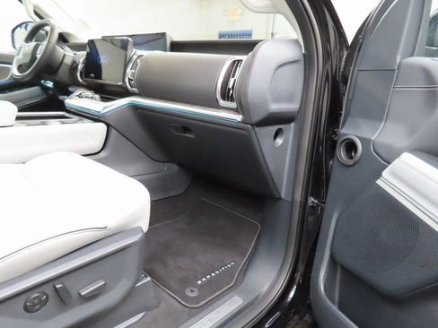 Used 2025 Ford Expedition Max Platinum w/ Platinum Ultimate Package image 37