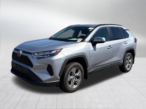 Used 2022 Toyota RAV4 XLE image 2
