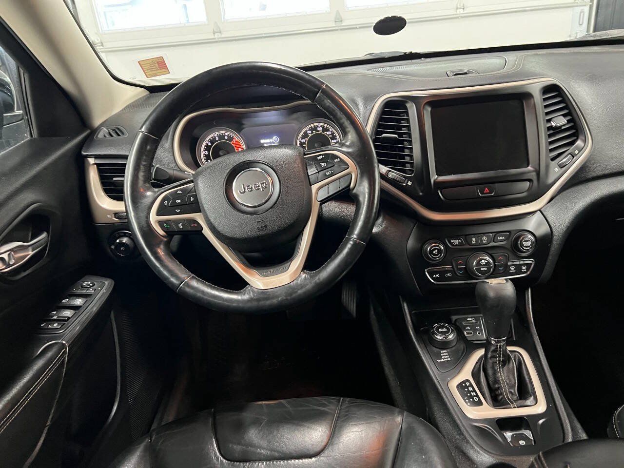 Used 2016 Jeep Cherokee Limited AWD/4WD image 8