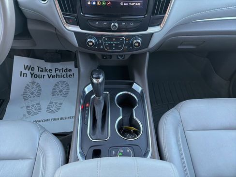 Used 2020 Chevrolet Traverse LT w/ LT Premium Package image 16