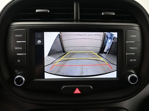 Used 2025 Kia Soul LX w/ LX Technology Package FWD image 18